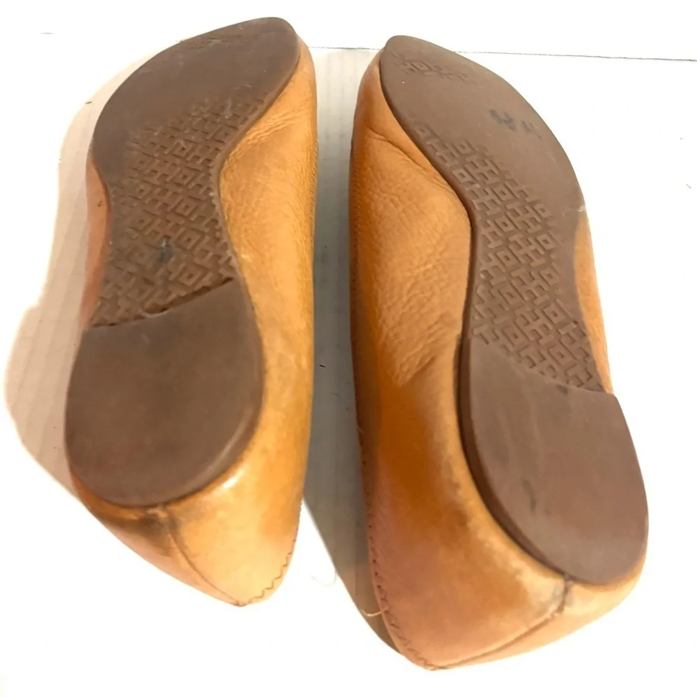Tory Burch size 8.5 leather ballet flats round toes